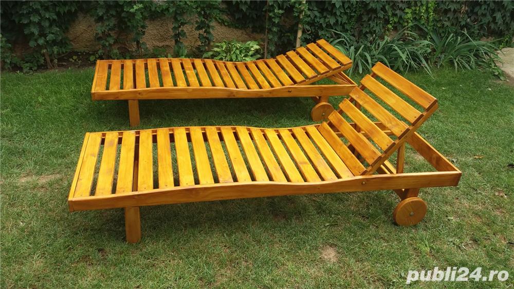 Sezlong pentru plaja cu rotile