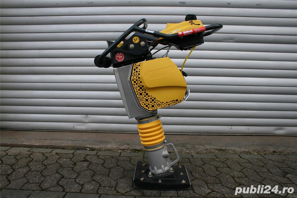 Inchiriez mai compactor BOMAG BT 60
