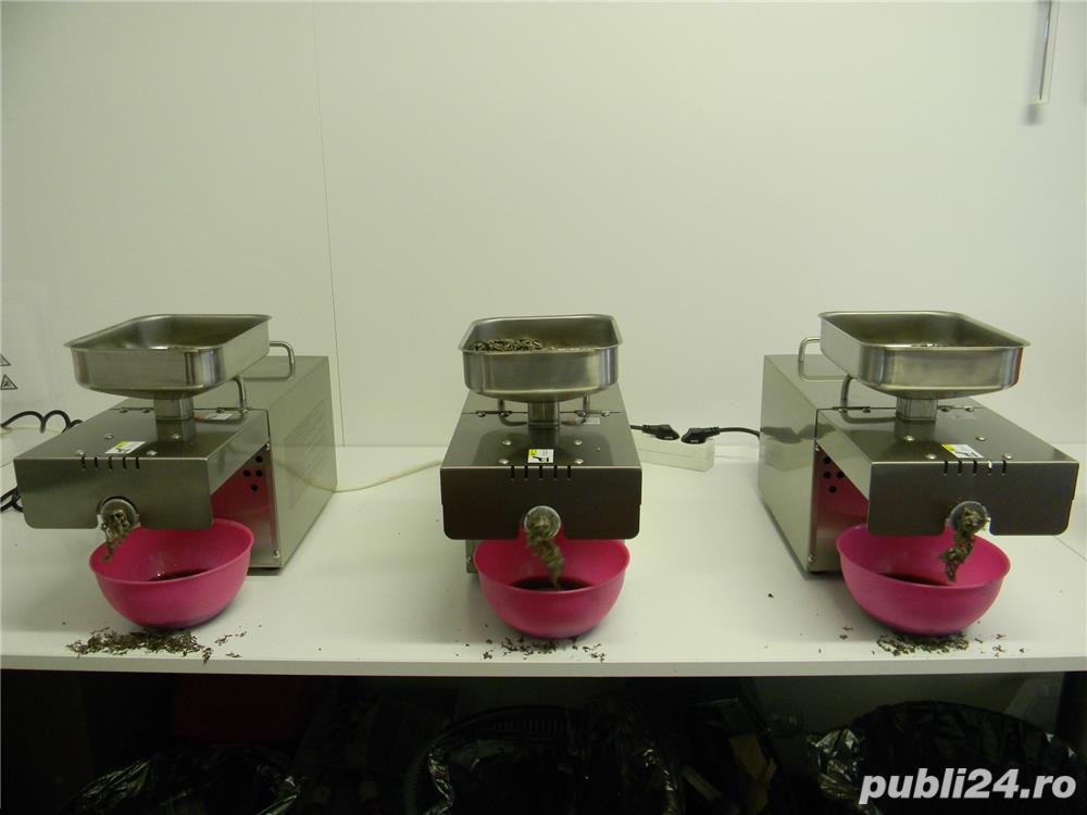 Presa ulei miez de nuca maruntit 220V 0.4 kw