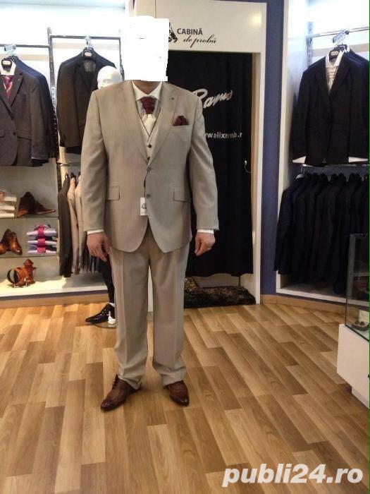 Vind costum de ceremoni .Firma Felix Ramiro Nou