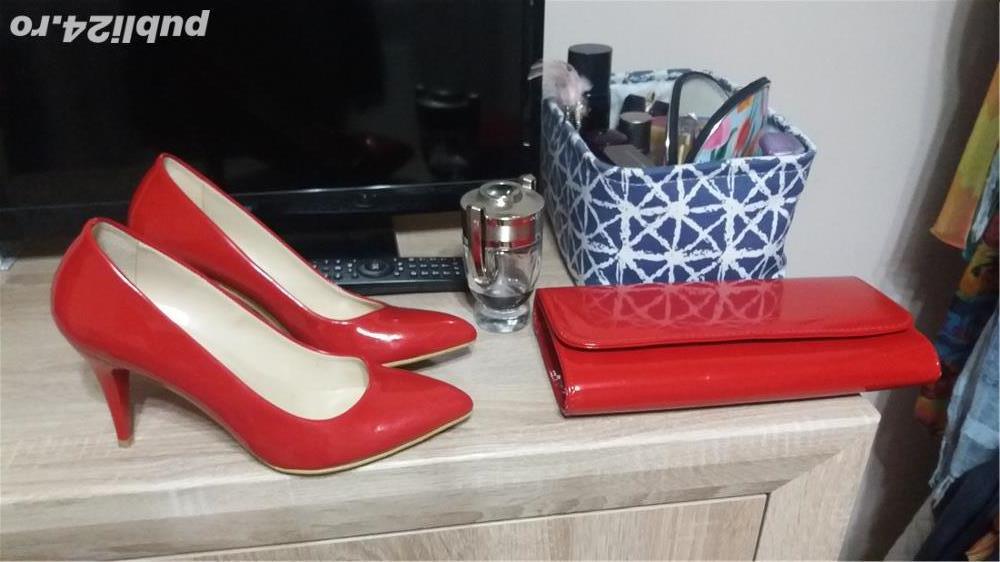 Pantofi rosii,marimea 39 (40) +plic Pantofi rosii,marimea 39 (40) +plic