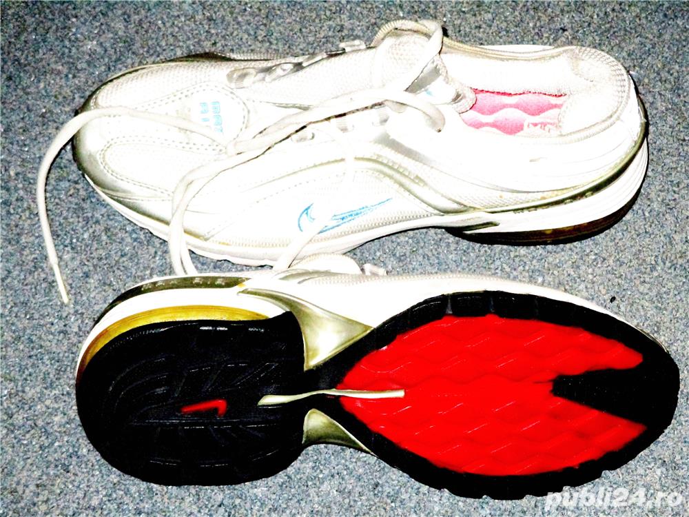 Adidasi Nike panza alb cu argintiu nr 38, 39 Adidasi Nike panza alb cu argintiu nr 38, 39