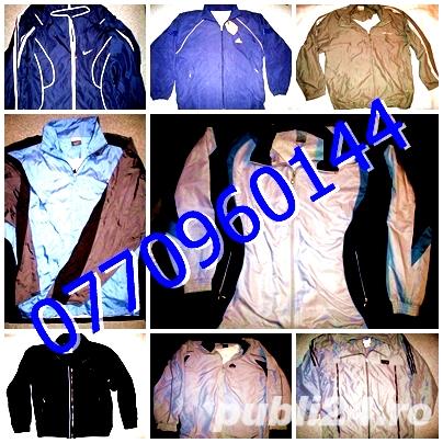Bluze trening Nike gri bleumarin material bumbac, 2 buzunare, lungime 70 cm, latime 60 cm. Bluze trening Nike gri bleumarin material bumbac, 2 buzunare, lungime 70 cm, latime 60 cm.