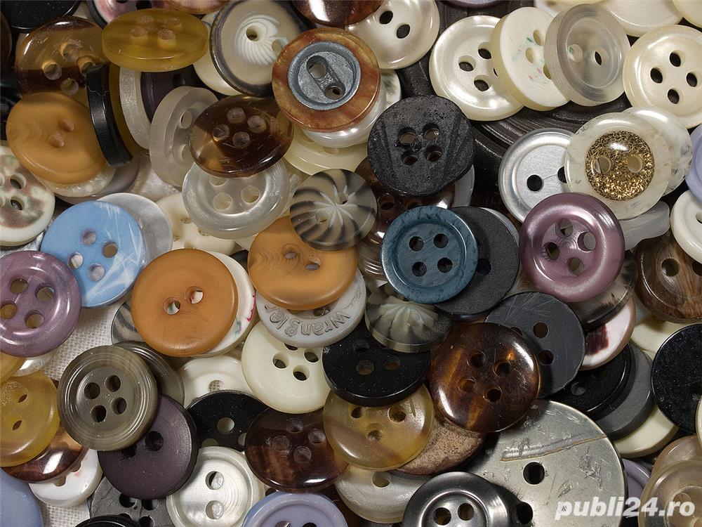 Nasturi de diferite marimi, modele si culori  