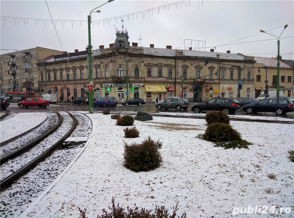 Inchiriez spatii comerciale si publicitare, ultracentral, cu suprafete de la 30 pina la 200 mp