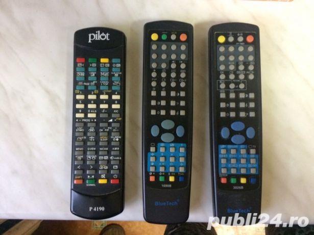 Vand /schimb 3 telecomenzi universale