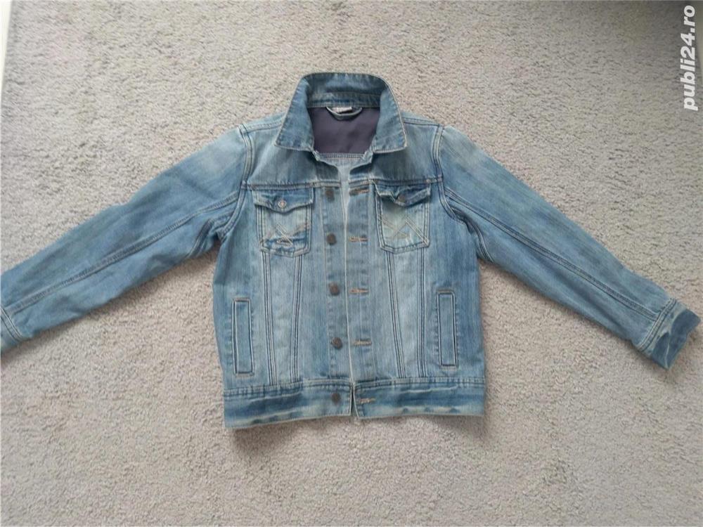 Vand geaca de blugi  sport de calitate ca noua,mar. M