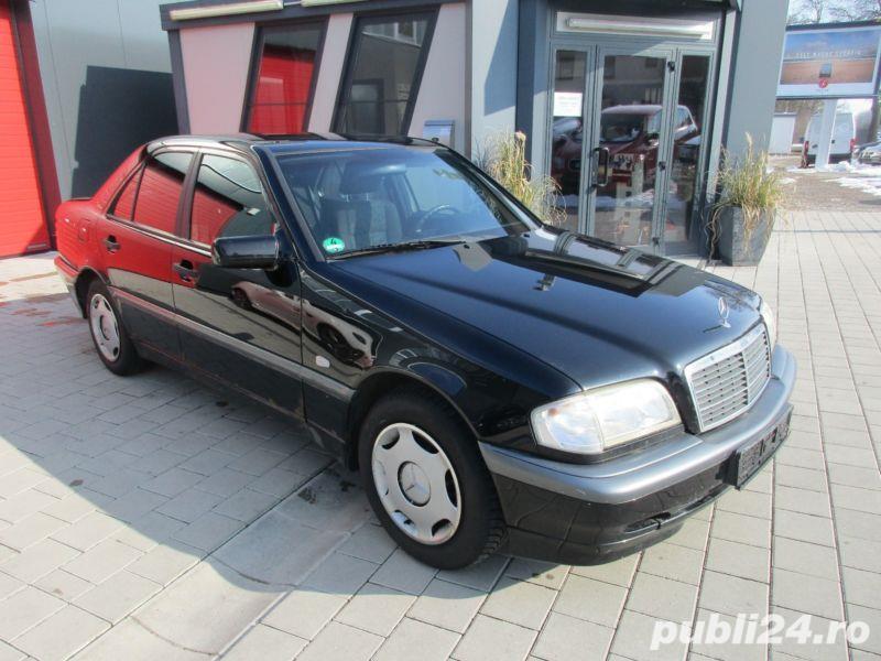 Dezmembrez Mercedes C Class motor 2.2 Diesel