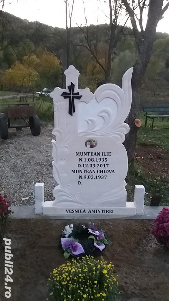 Monumente funerare, cruci marmura de la 1000 lei!