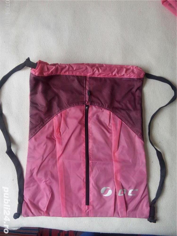 Rucsac cu fermoar din material rezistent,4 bucati,culoarea roz.Pret pt toate cele 4,75 lei 