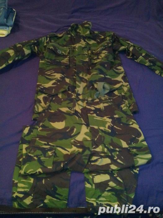 Costum camuflaj