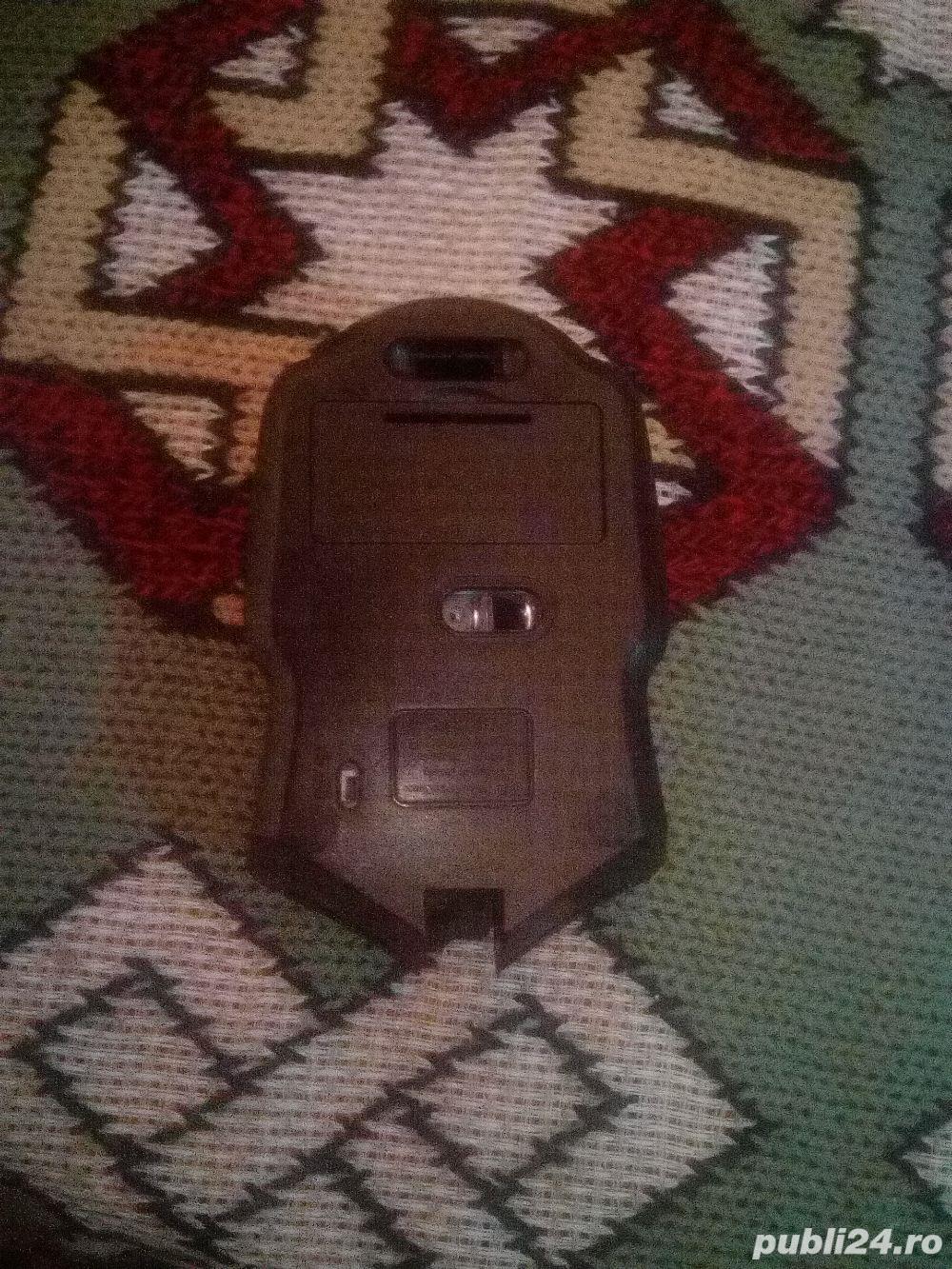 Mouse optic fara fir 2.4GHz - negru model 150682102 cu 6 butoane Receptor 2400DPI pentru laptop 