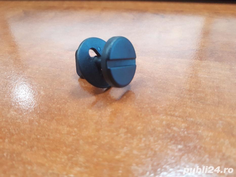 Clips e46 - Mocheta Covoras BMW E36 E46 Clips e46 - Mocheta Covoras BMW E36 E46