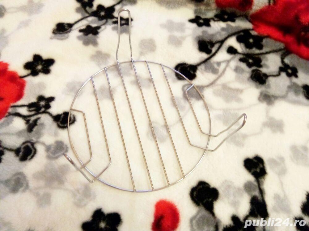 Suport grill pentru 3 pui, diametru 20 cm