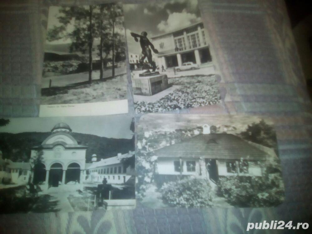 Lot 32 carti postale ilustrate alb-negru anii 1950-1970.