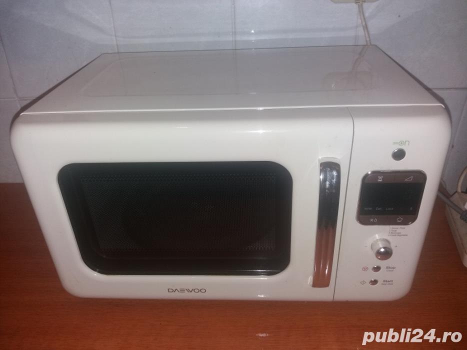  Cuptor cu microunde