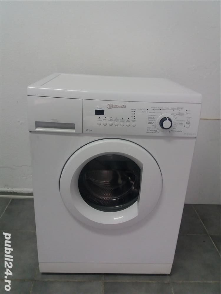Masina de spălat rufe Bauknecht    4oo lei. 