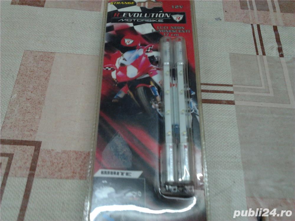 Tub cu leduri lumină albastră sau verde de 12v