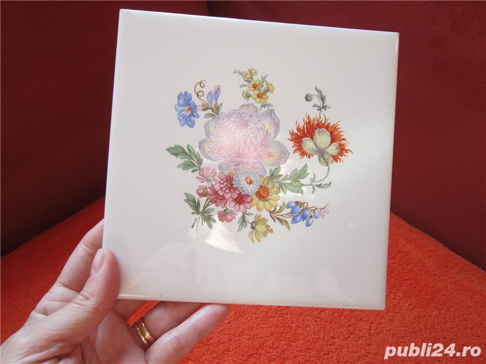 placa ceramica vintage cu flori made in Austria 1966