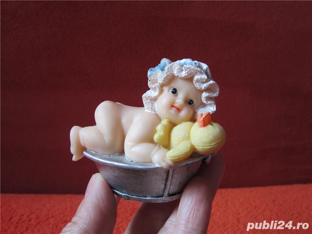 cadou inedit  baby shower -bebelus cu ratusca in galetusa -miniatura vintage