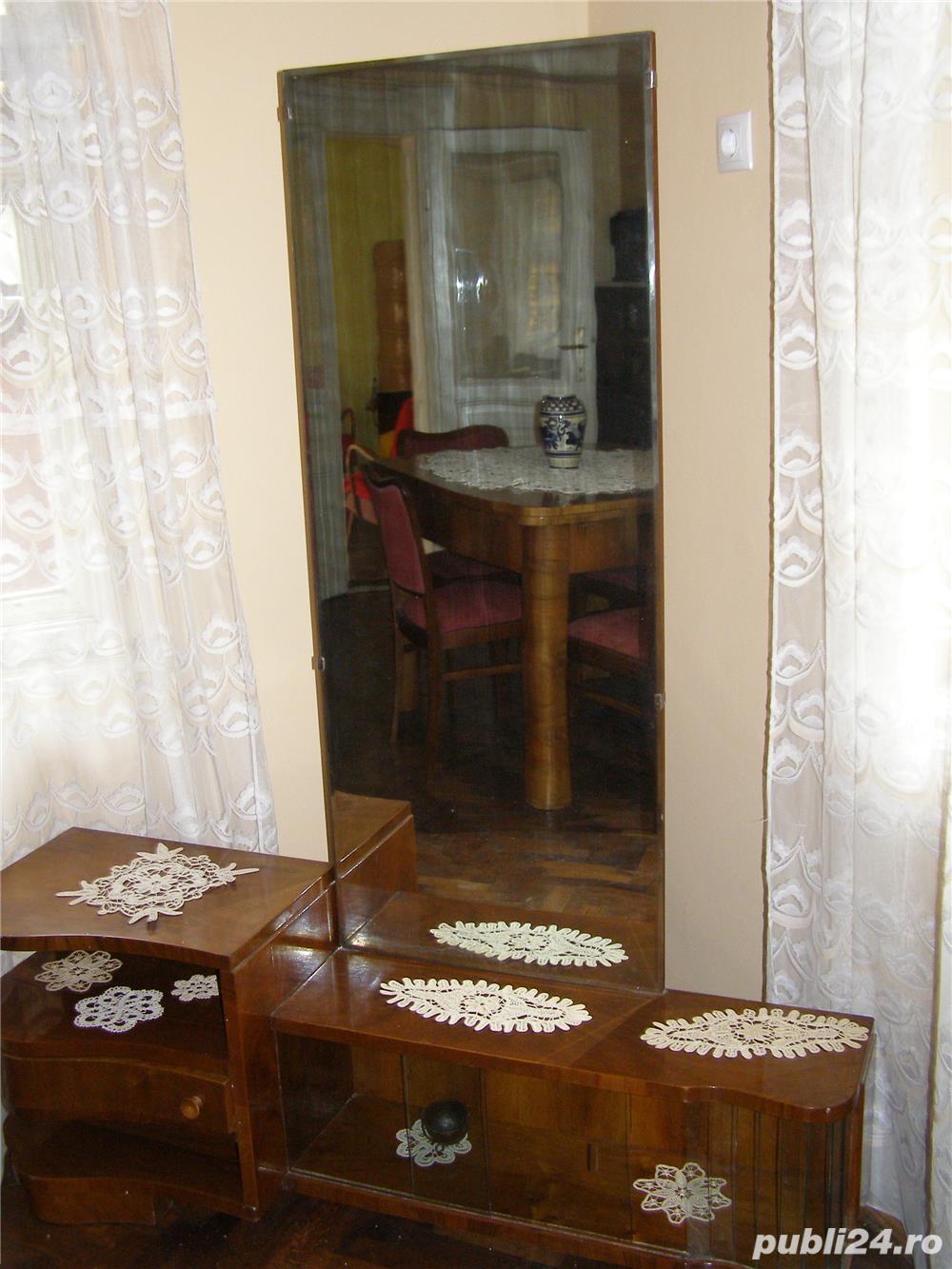 Oglinda cu suport din lemn curbat