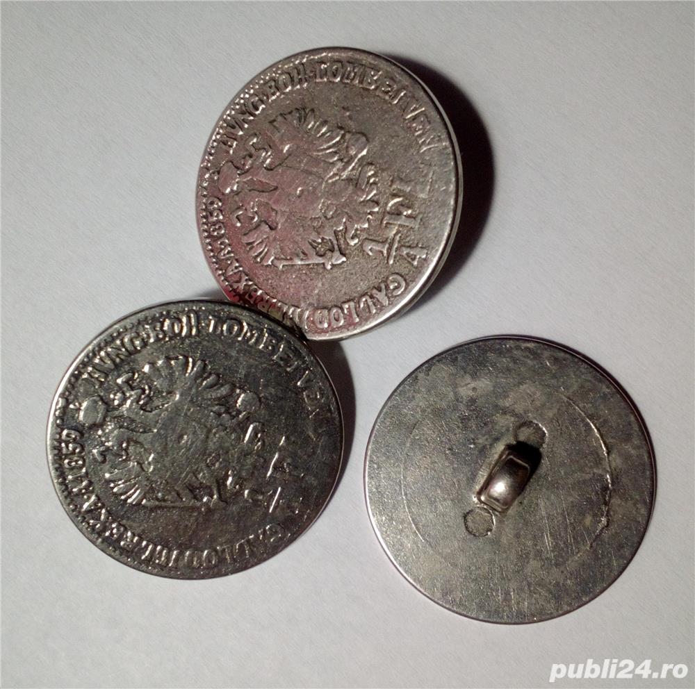 3 butoni / nasturi vechi metalici, 1/4 florin 3 butoni / nasturi vechi metalici, 1/4 florin