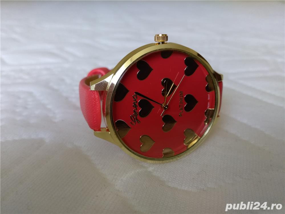 Ceas de mană pentru femei cadran cu inimioare culoare pe roșu