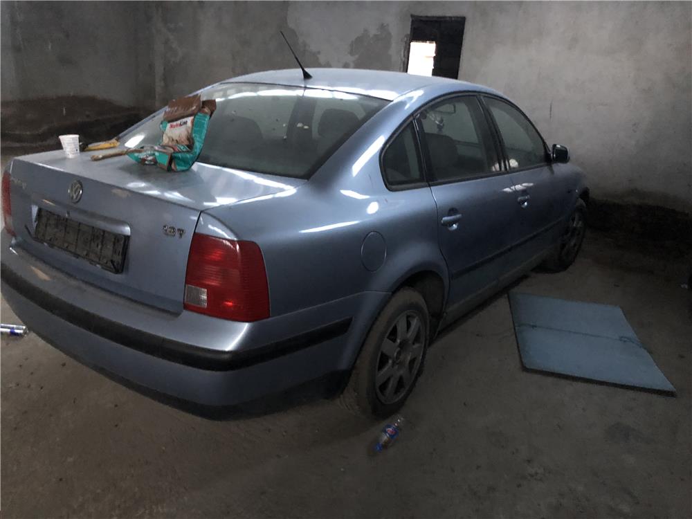 bara spate capota portbagaj spate vw Passat 