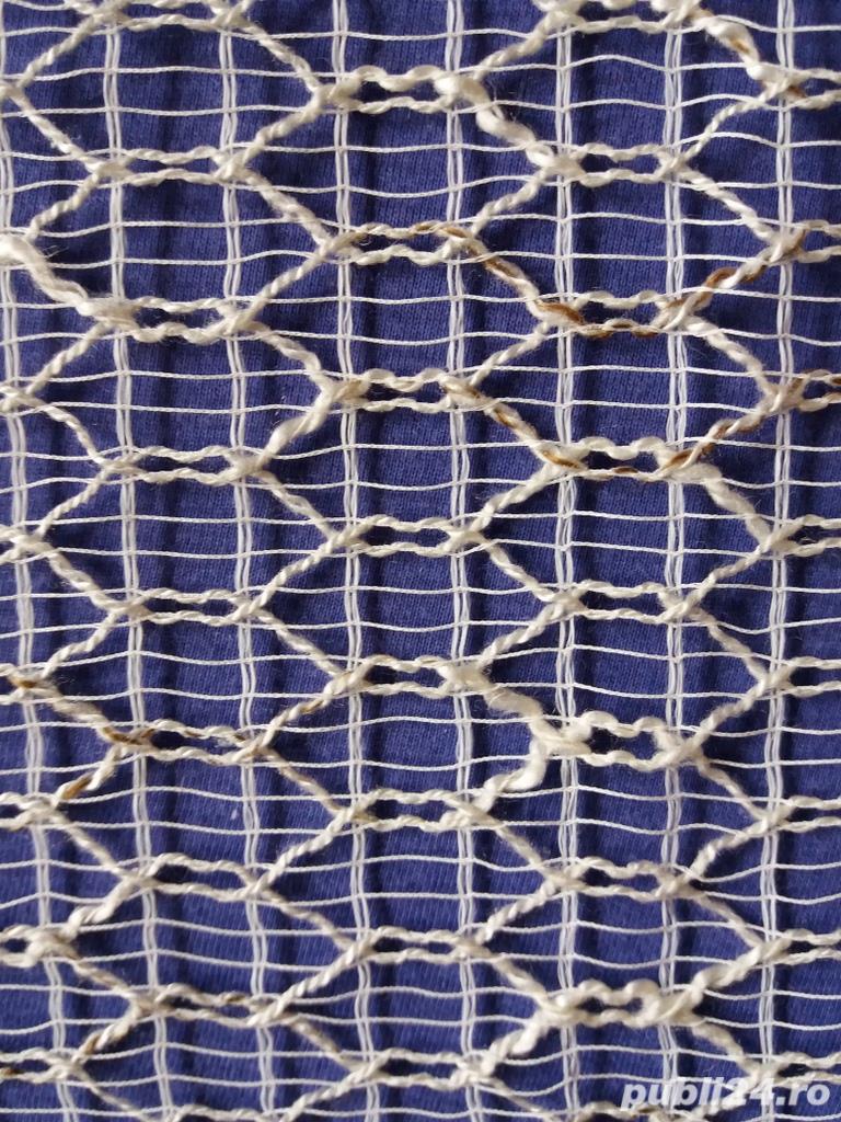 Perdea alba- NOUA- 140x300 cm- cu putin bej in impletitura rombului