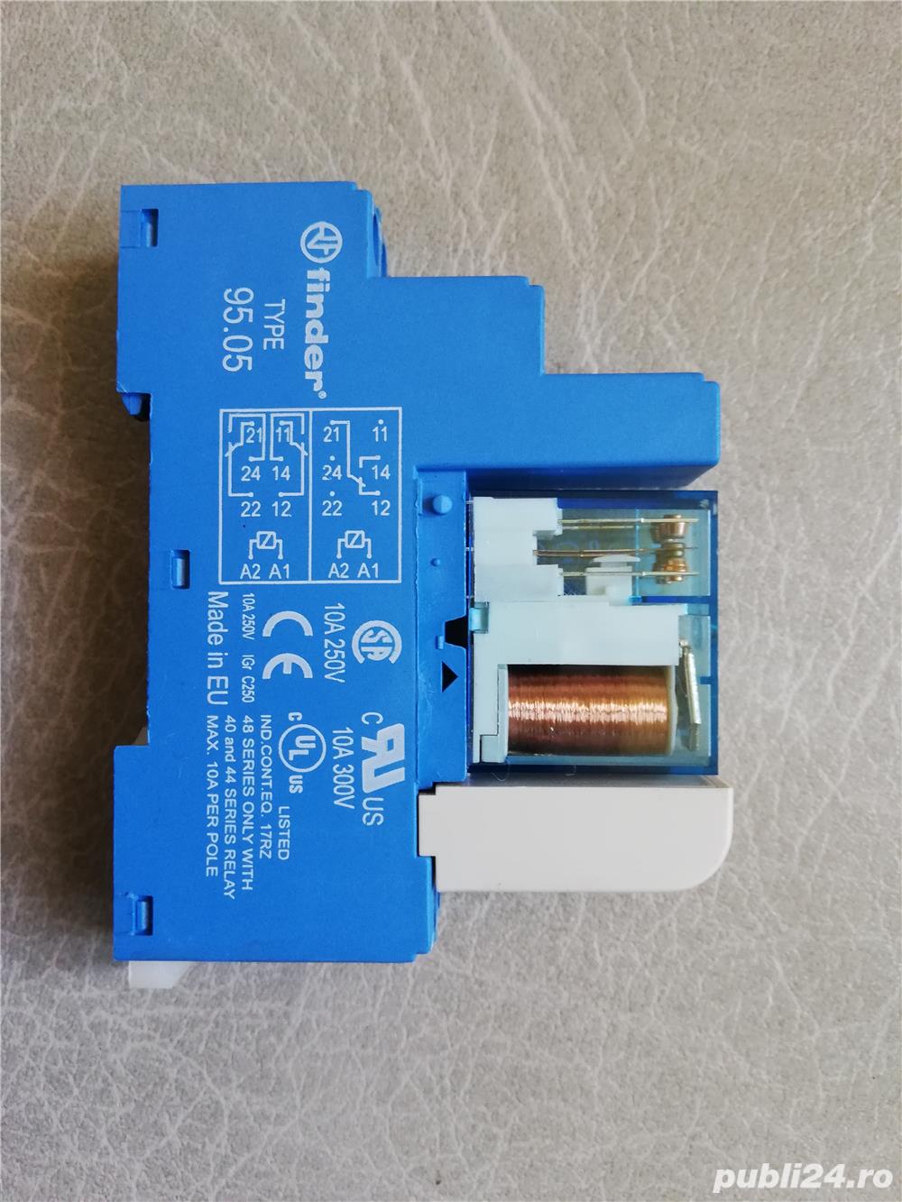 Releu Finder 40.52 24V DC, 8A 250VAC cu soclu