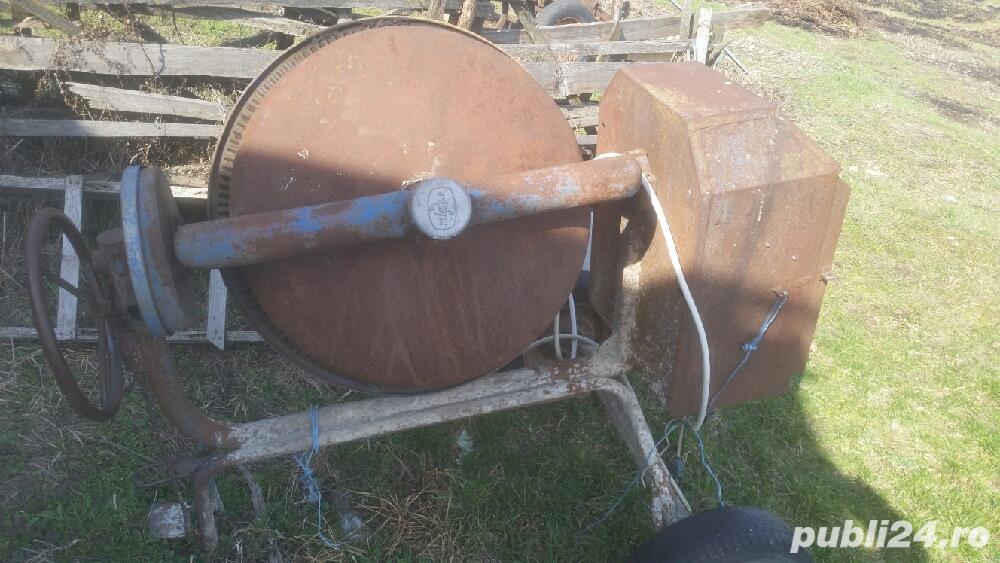 Închiriez Betonieră foarte mare