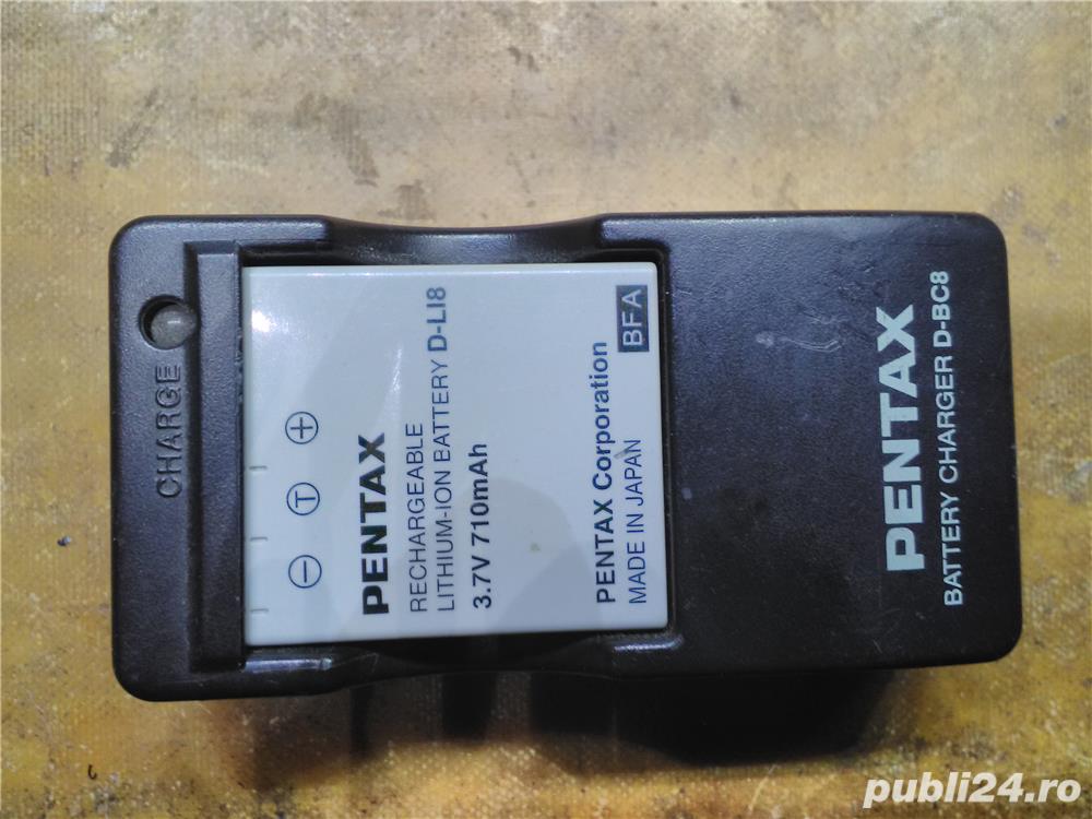 Pentax D-BC8 si D-Li8