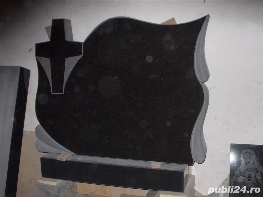 Executam cruci din granit natural