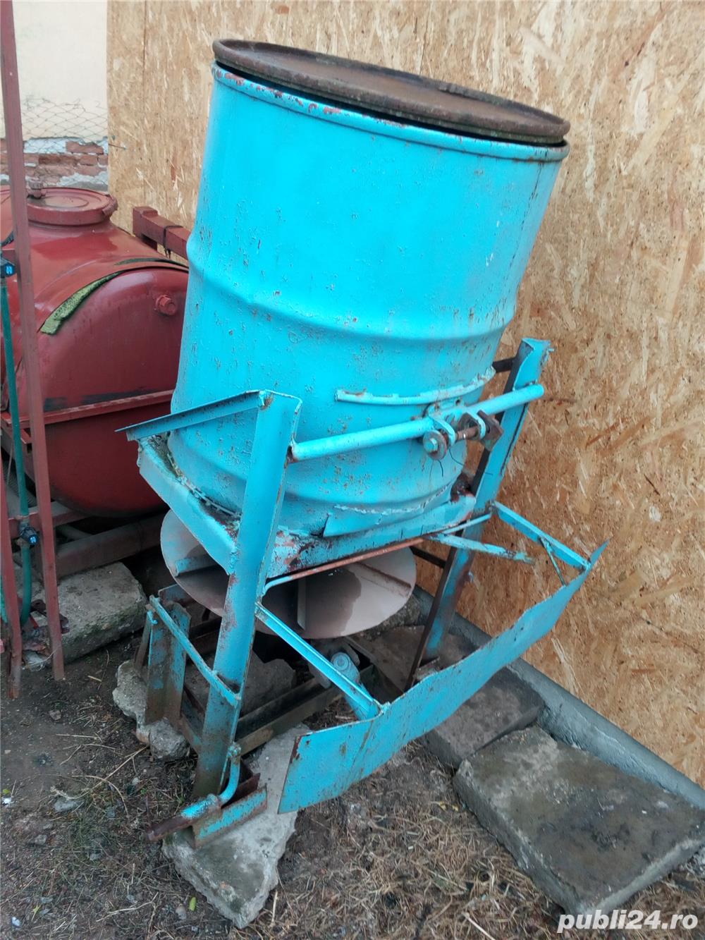 Dispozitiv împrăștiat îngrășământ