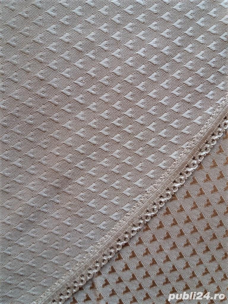 Fata de masa rotunda, 2 fete-broderie bej auriu si argintiu- diametru 167 cm 