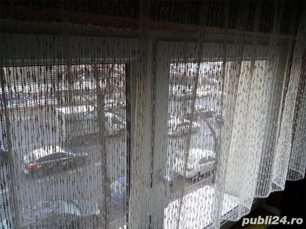 Perdea NOUA alb-crem, cu argintiu in model- 115x256 cm, contragreutate