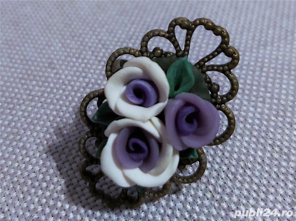 Cadou deosebit inel handmade cu trandafiri mov 