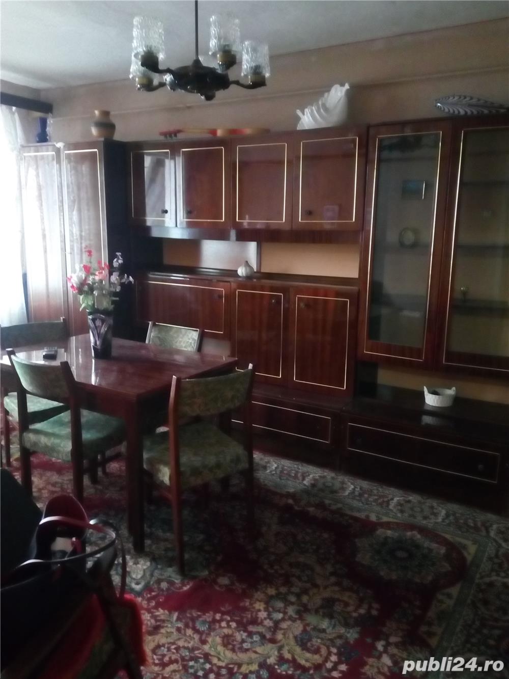 Vand apartament cu doua camere Vand apartament cu doua camere
