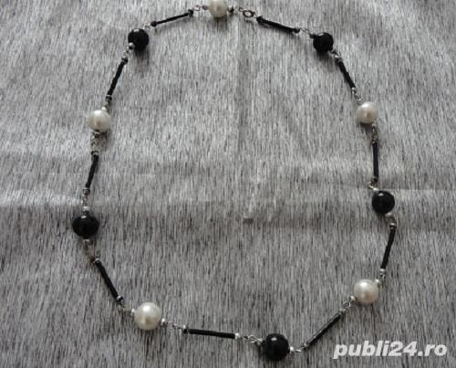 colier cu perle albe si negre