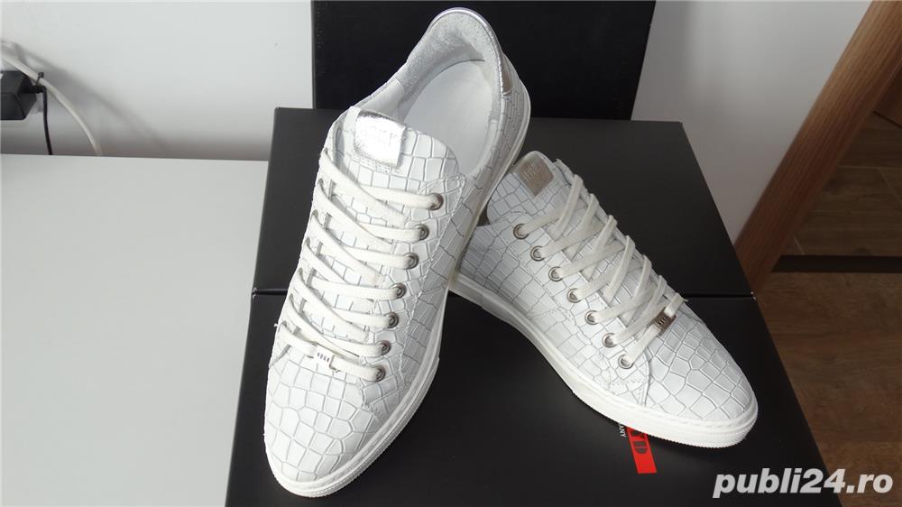 Sneakers NUBIKK size 39. Sneakers NUBIKK size 39.