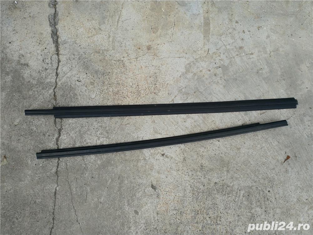 Perie cheder geam usa dreapta fata spate Ford focus 1998-2004 Perie cheder geam usa dreapta fata spate Ford focus 1998-2004