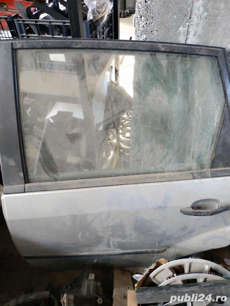  2 usi ford fiesta stanga 