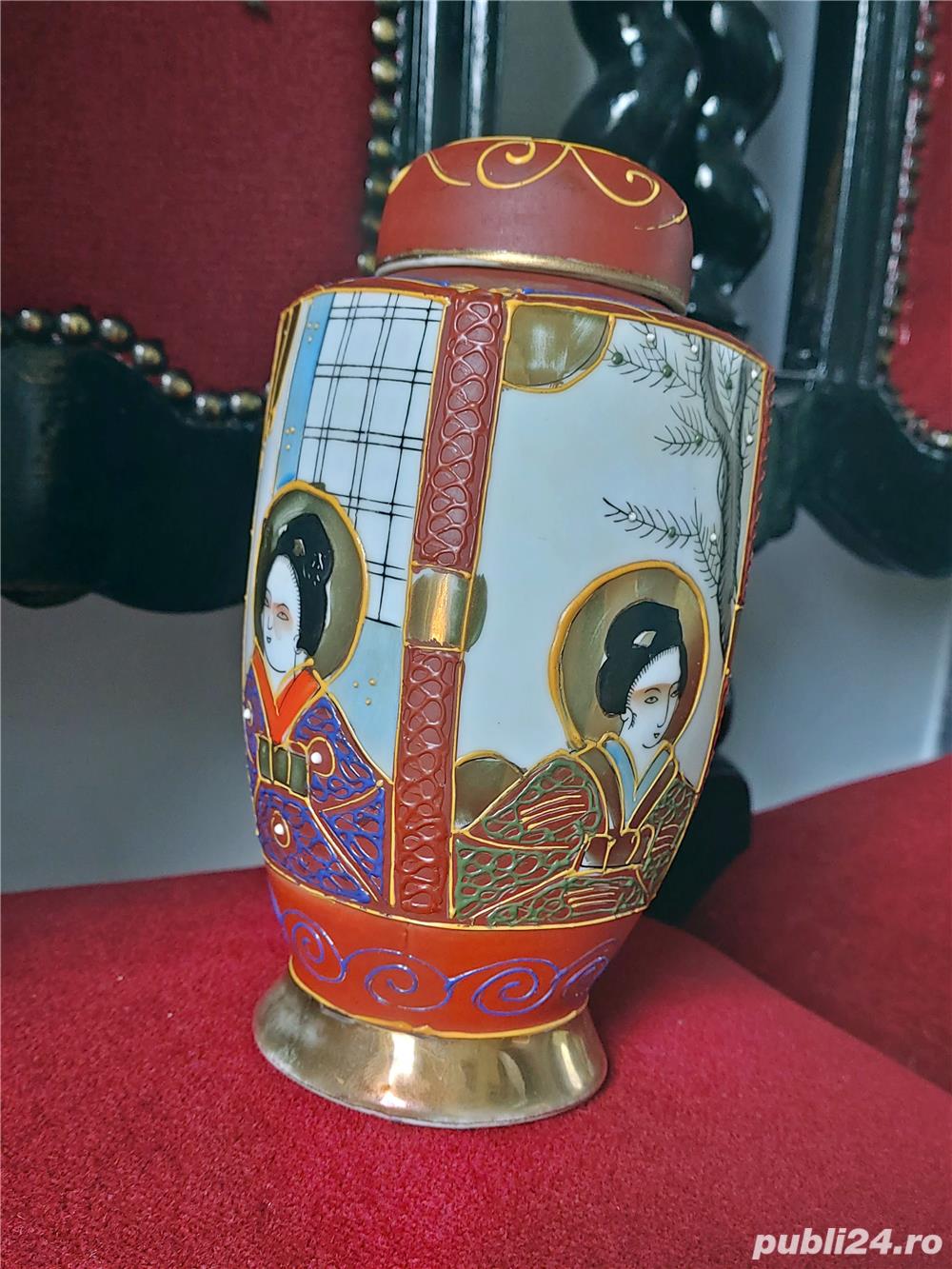 vas vechi din portelan pictat manual