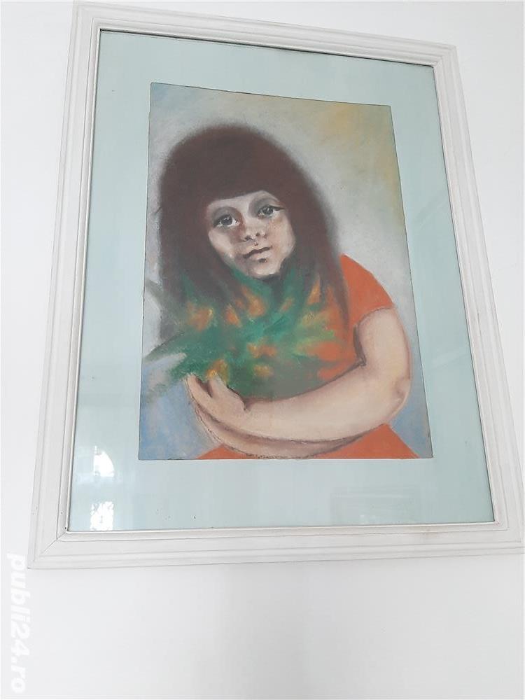 Tablou in ceracolor anii '70 "Fata cu flori" dimensiunea 45x32 cm. Tablou in ceracolor anii '70 "Fata cu flori" dimensiunea 45x32 cm.