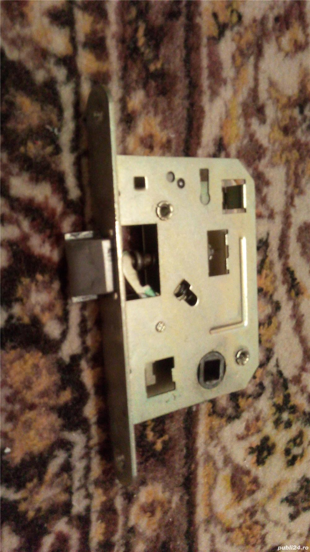 Yala mica usa interior 