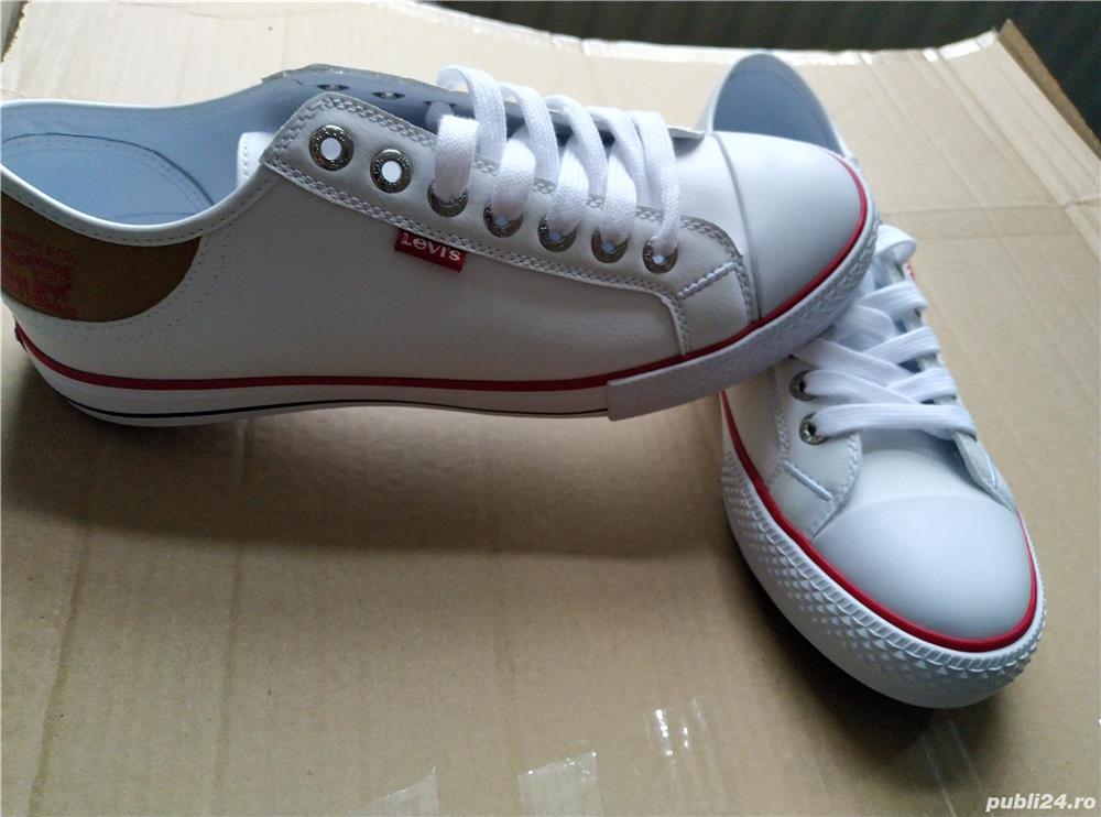 Teniși Levi's mărime 42