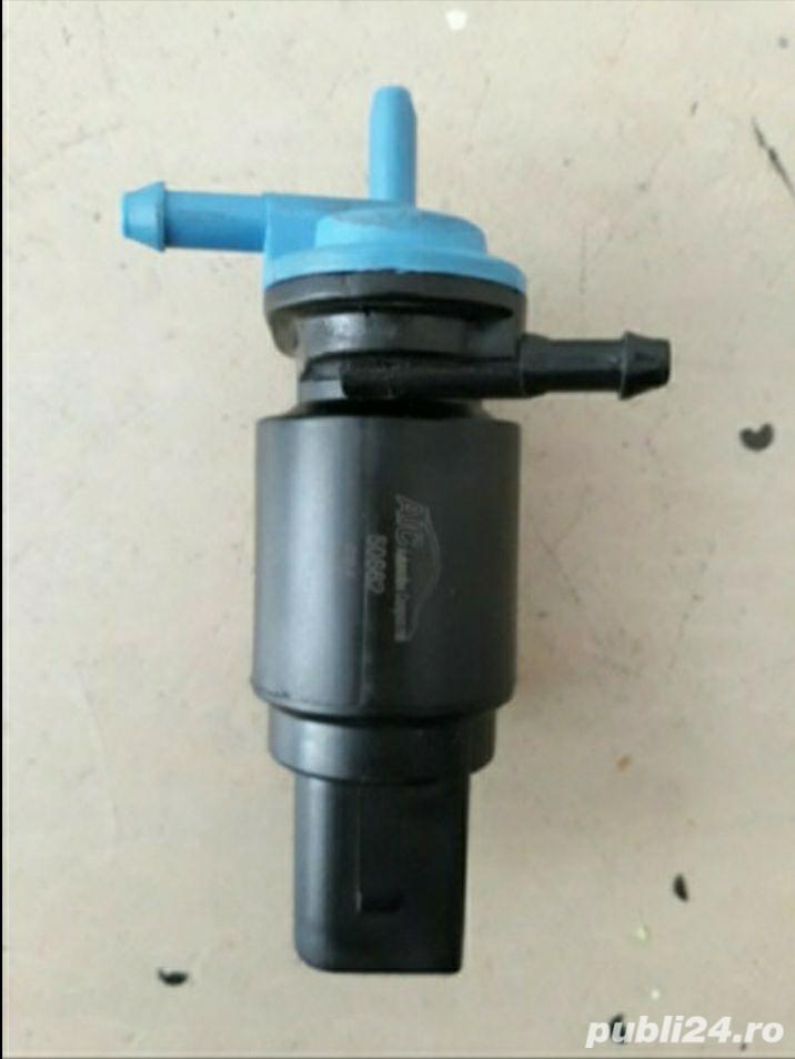 Pompă stropitor parbriz și lunetă compatibilă Audi / VW / Skoda / Seat /Mercedes(numai în București)