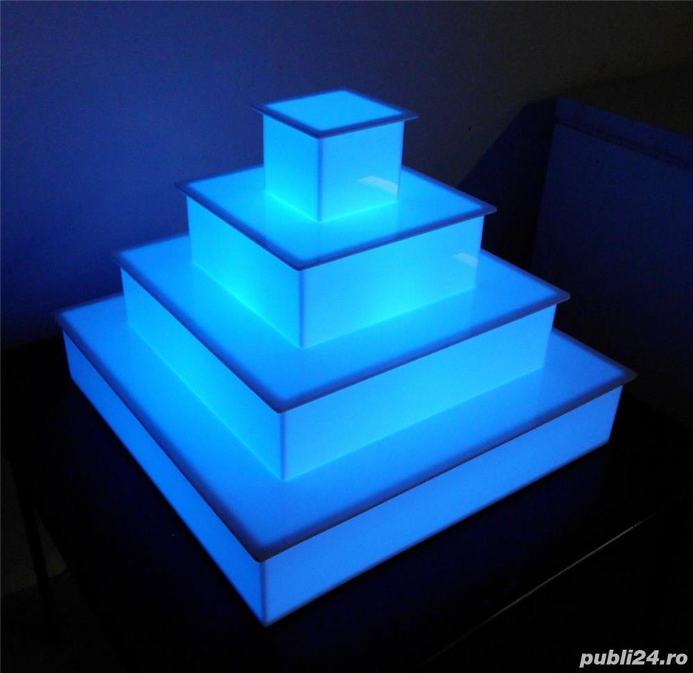 Piramida luminoasa de inchiriat