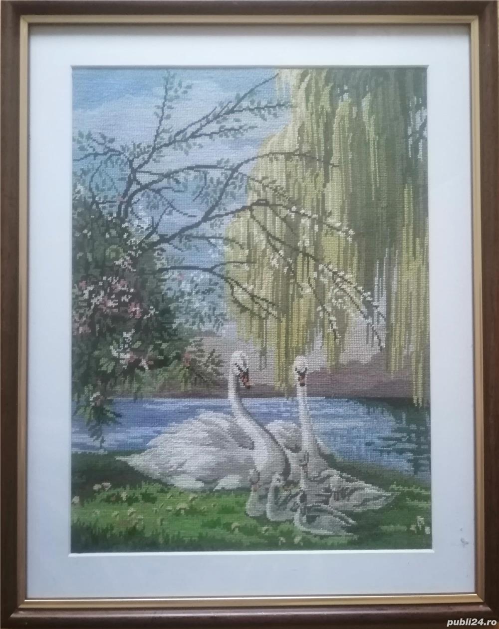 Lebede, 30 x 22 cm suprafață cusută, înrămat   
