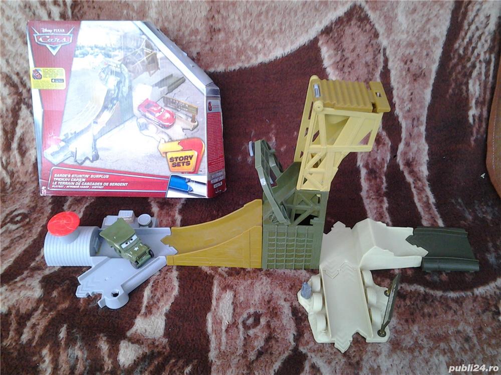 Jucarie Disney Pixar Cars Story Seturi Sarge's Stuntin 'Surplus Playset Jucarie Disney Pixar Cars Story Seturi Sarge's Stuntin 'Surplus Playset